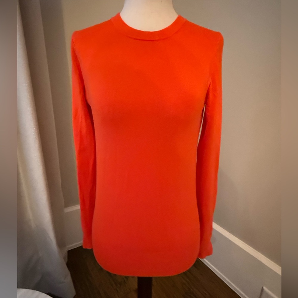 NEW VIBRANT STYLISH ZARA KNIT TOP WITH GORGEOUS GOLD BUTTONS ON THE SLEEVES! 😍